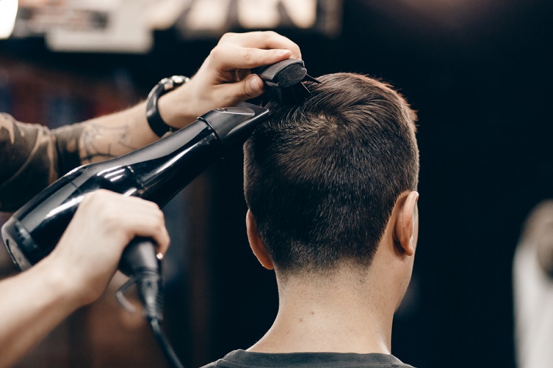 Why Should You Be Visiting Men Hairdressers to Get Satisfying Haircuts? 