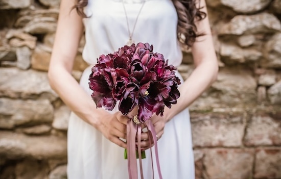 minimalistic bridal bouquet style