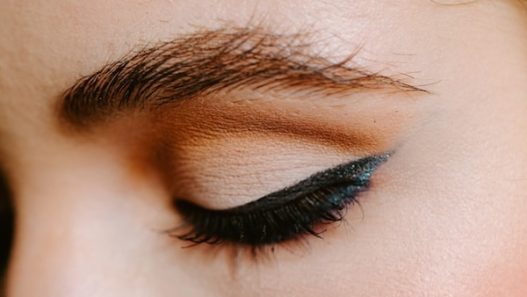 guide how to apply eyeliner
