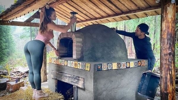 Jake and Nicolle living off grid
