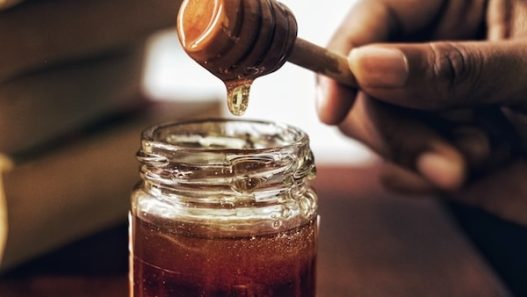 Manuka honey for skin