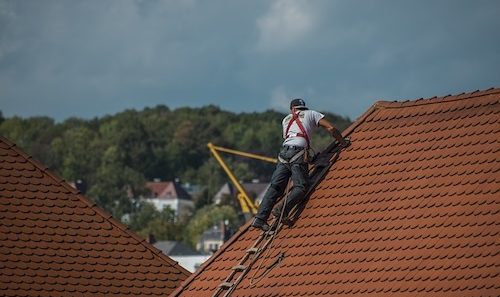roofer working