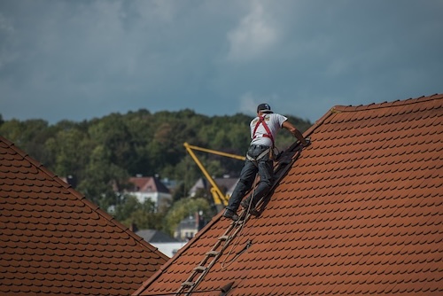 roofer working