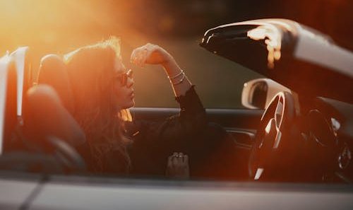 woman experiencing a medication zen moment while driving